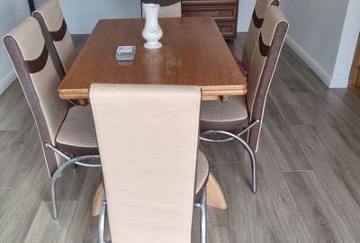 Casă cu 4 camere decomandat în 14 Mai - 2