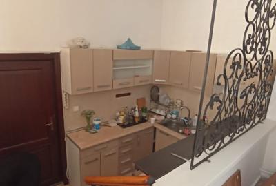 Vila interbelica P+1, SU 230 mp,intersectia Blv Marasesti cu Blv Cantemir sect 4 - 9