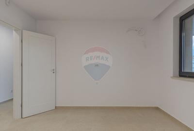 Apartament cu 9 camere decomandat în Astra - 15