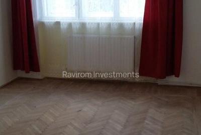 Apartament trei camere etaj 2 nemobilat 9 Mai vis - a - vis de Sportiv - 12