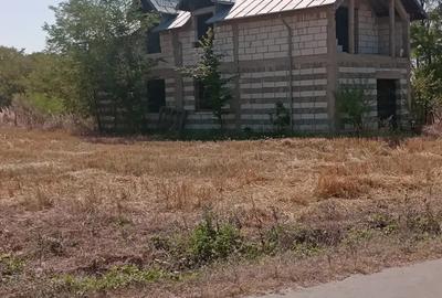 Casă cu 6 camere în Vlăngărești