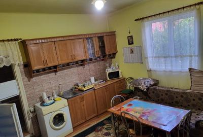 Casă cu 4 camere în Central - 2