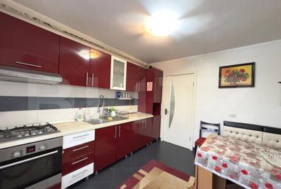 Apartament de inchiriat cu 3 camere decomandat, 81 mp - zon - 6