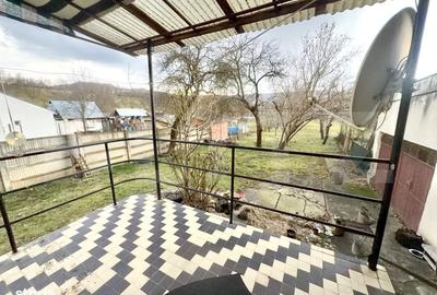 Casă cu 4 camere cu Teren 2770 Mp în Central - 1