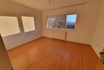 Apartament cu 3 camere decomandat în Trei Stejari - 2