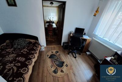 Casă formată din 2 clădiri P+M și P+1 - 4