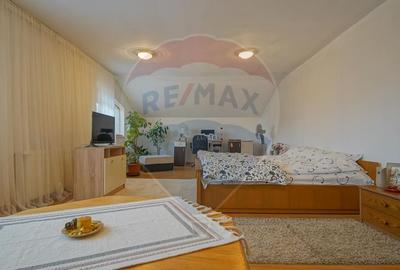 Casa 7 camere,  curte si terasa, situata in centrul Sanpetrului! Casa 7 camere,  curte si terasa, situata in centrul Sanpetrului! - 9