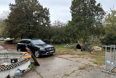 Casă cu 6 camere cu Teren 11000 Mp în Central