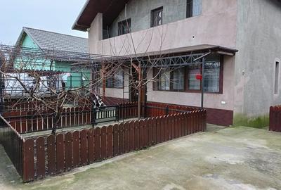 Casă individuală cu 6 camere în Valu lui Traian