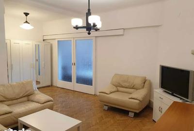 Apartament cu 2 camere semidecomandat în Universitate