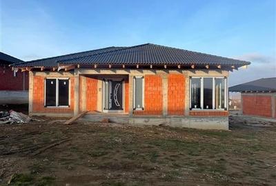 RECO Casa plan parter cu 3 dormitoare-la rosu- Paleu - 3