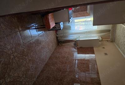 Apartament cu 3 camere semidecomandat în Central - 1