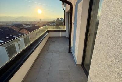 Apartament cu 3 camere, 85 mp, semidecomandat, zona Complex - 1