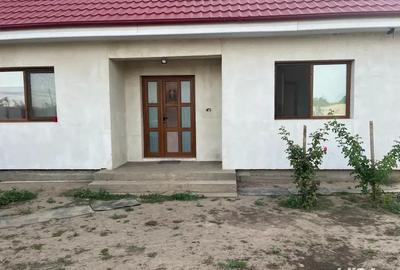 Casa de vanzare la intrare in sat Costi - 2