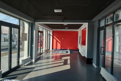Spațiu comercial, de 73 mp, în Central - 7