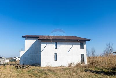 Casa / Vila cu 4 camere de vanzare /zona Baltag - 3
