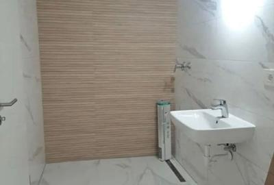 Apartament cu 3 camere decomandat în Tractorul - 4