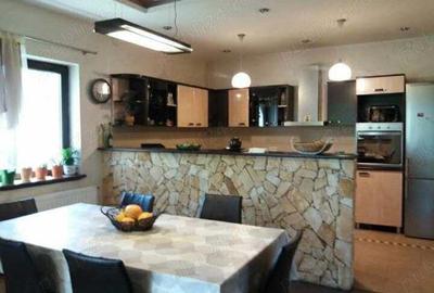 Vila de vanzare,mobilata,zona Ronat - 5