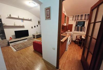 Vând apartament 2 camere Poarta 6 - 1