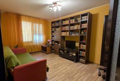 Apartament cu 3 camere semidecomandat, mobilat în Olteniței - 1