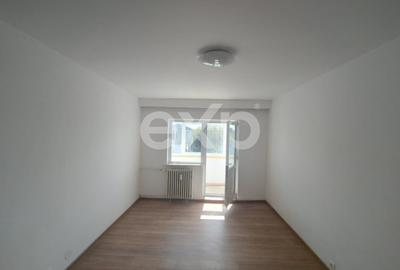 Apartament cu 3 camere decomandat în Eremia