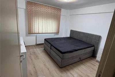 Apartament cu 3 camere decomandat, mobilat în Nicolina