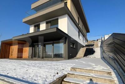 Casă cu 8 camere cu Teren 860 Mp în Central - 3