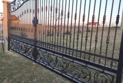 Casă cu 7 camere cu Teren 2500 Mp în Marginea - 1