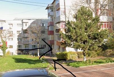 Apartament cu 3 camere semidecomandat în Central - 1