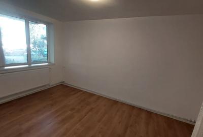 Apartament 3 camere semidecomandat, parter, Rovine zona Facultatea de Drept - 4