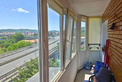 Zona libertatii - 2 camere decomandat, et. 4 din 8 - cu lift - 6