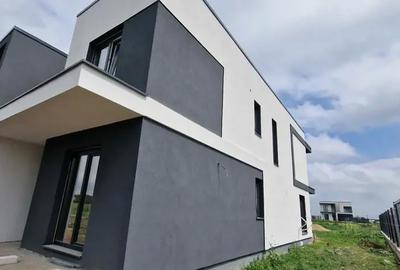 Casă cu 5 camere cu Teren 365 Mp în Covaci - 10