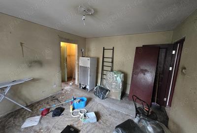 Apartament 2 camere semidecomandat Pia?a Re?i?a etaj 3 4 loc parcare - 1