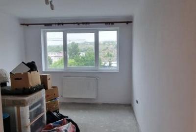 Apartament cu 3 camere, 70mp utili, parcare sub, Dambul R - 10