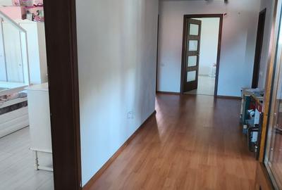 Casă cu 6 camere cu Teren 400 Mp în Podari - 12