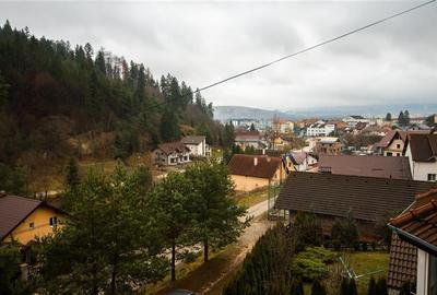 Resedinta distincta,panorama urbana, amplasare de top,Zarnesti,Brasov - 41