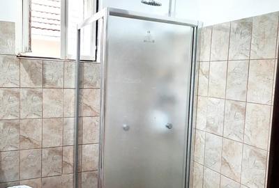 Casa din caramida, cu 3 camere ?i garaj in curte, in zona centrala - 3