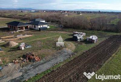 Teren de 1400 mp, în Săsar
