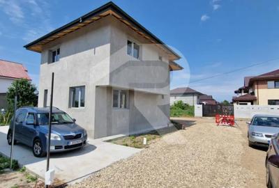 Casă cu 4 camere cu Canalizare în Central - 3