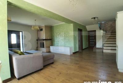 Casă cu 4 camere cu Teren 1500 Mp în Central