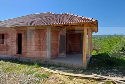 Casa la rosu 4 camere, 105 mp, 5 ari teren, zona Sigmir - 2