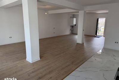 Casă cu 5 camere cu Teren 430 Mp în Afumați