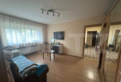 Apartament cu 3 camere semidecomandat, mobilat în Micro 16 - 9