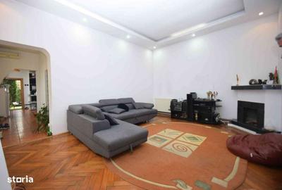 Apartament cu 4 camere în Central - 1