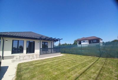 Casă cu 4 camere cu Teren 350 Mp în Corbeanca
