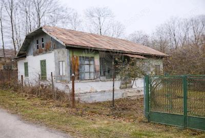 Casă cu Teren 713 Mp în Central - 2