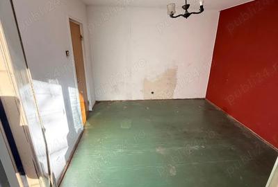 Proprietar, vand apartament 3 camere, situat in strada Aleea Callatis, bloc A14, et.1 4,anul constru - 6