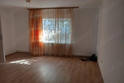 Vand apartament situat intr-o vila langa Peco Agigea , 84.0000 - 1