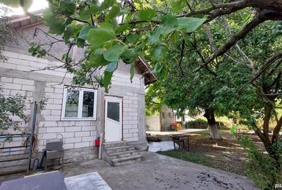 Casă cu 5 camere în Poienarii Burchii - 8