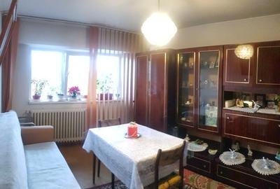 Apartament cu 3 camere decomandat în Obor